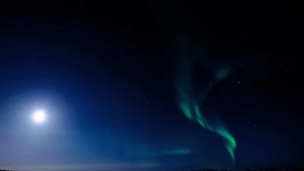 冬季风景照片北极光和星空 — 图库照片