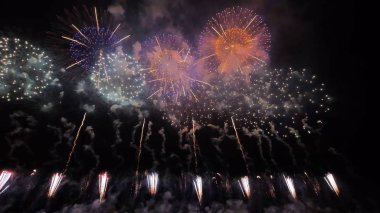 bokeh arka plan aydınlatmak renkli havai fişek. Havai fişek festivali arka plan, Yeni Yıl, Noel, Kopya alanı.