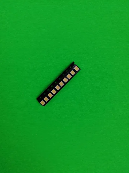 Petits Nouveaux Composants Smd Dans Emballage Noir Sur Une Surface — Photo