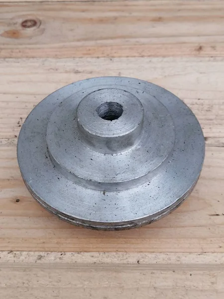 Grijze Ronde Schone Metalen Product Met Een Gat Het Midden — Stockfoto