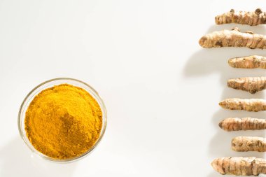 Organik zerdeçal tozu, Curcuma longa. Üst görünüm