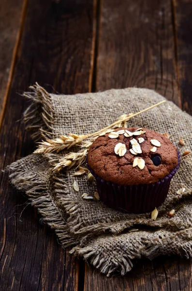 Cacao-en chocolade chips op de zak — Stockfoto