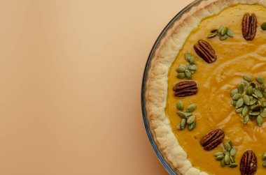 Lezzetli balkabağı turtası, Şükran Günü için yapılmış tart..