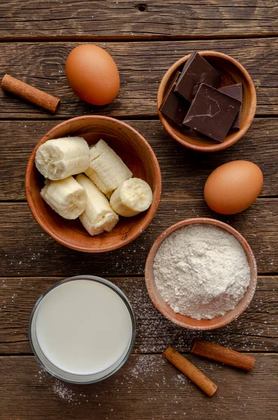 Ингредиенты Приготовления Булочек Готовых Запретов Бананового Теста Шоколадом Корицей Вкусное — стоковое фото