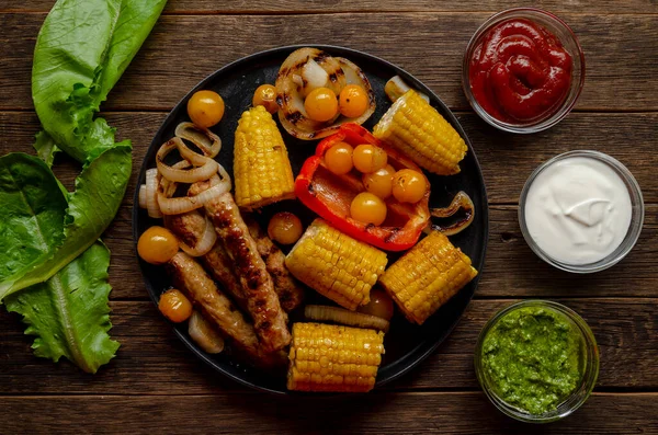 Embutidos Parrilla Con Verduras Especias Tres Sau Madera — Foto de Stock