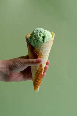 Fıstıklı dondurma külahı..