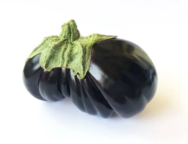 Een Verse Aubergine Geïsoleerd Witte Achtergrond Met Knippad Platte Lay — Stockfoto