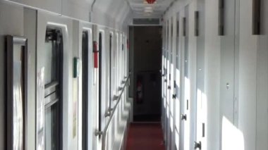 Hızlı Tren 102 Moskova Adler araba boyutu Ric Interier Koridor, sabah.