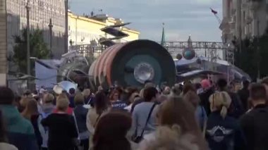 Moskova şehir günü kutlaması 2017, Tverskaya sokak, toplu kutlamalar, sahneler, conserts.