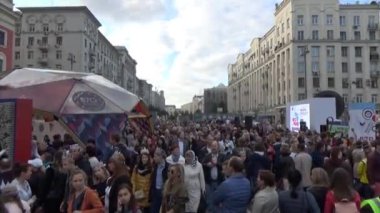Moskova şehir günü kutlaması 2017, Tverskaya sokak, toplu kutlamalar, sahneler, conserts.
