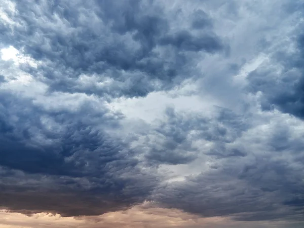 Голубое Небо Облака Пасмурно Перед Дождем — стоковое фото