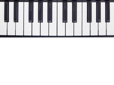  piyano klavyesi tuşları. siyah beyaz tuşlu müzik aleti.