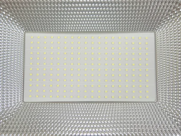 Ampuller ile Led panel. Elektrikli cihazla aydınlatma.