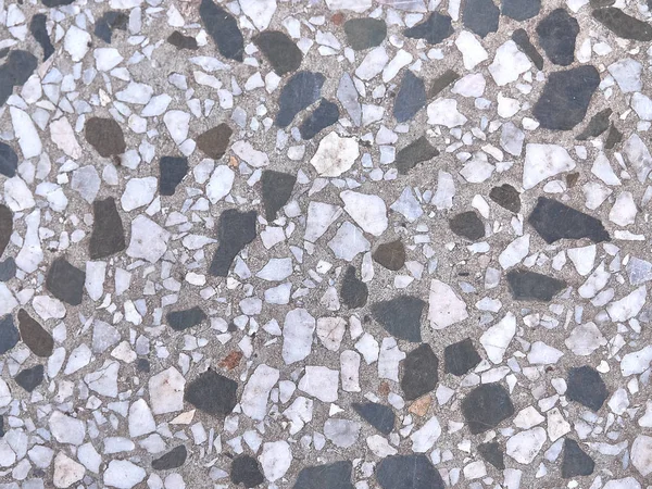  Beyaz ve siyah taşlı taş duvar dokusu.