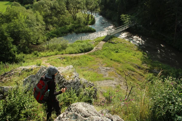 Slovak Paradise Nationa güzel geçitlerde bir turist — Stok fotoğraf