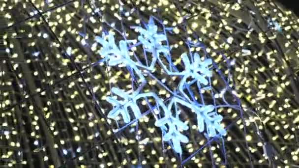 Slavnostní věnce v noci. Slavnost, Nový rok nálada, Vánoční dekorace — Stock video