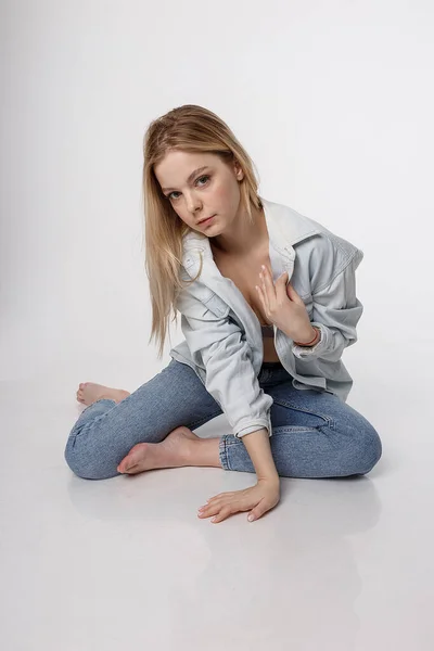 Portrait Sexy Caucasian Woman Long Hair Posing Blue Shirt Jeans — 스톡 사진