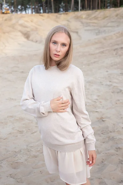 Attractive caucasian girl with long hair and nude makeup posing outdoors on sand — Stock Photo, Image