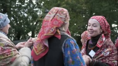 Rusya, VLADIMIR, 19 SEP 2020: Geleneksel Rus festival ayinleri ve dansları