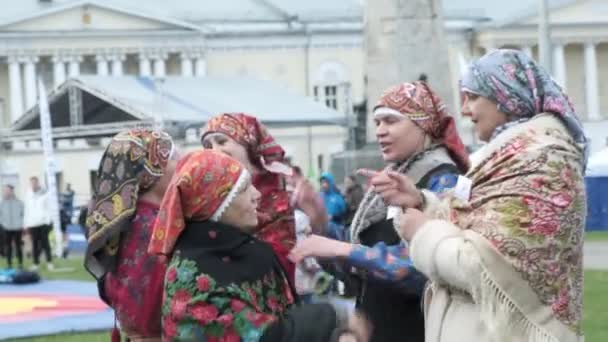 Rusya, VLADIMIR, 19 SEP 2020: Geleneksel Rus festival ayinleri ve dansları — Stok video
