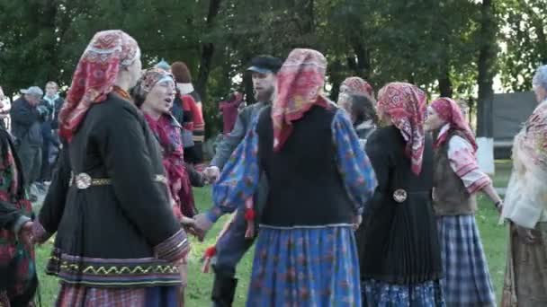 RUSSIA, VLADIMIR, 19 SEP 2020: traditional russian festival round dance outdoors — Stock Video