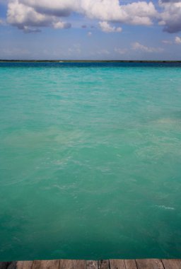 Bacalar Gölü, göl suyu. 