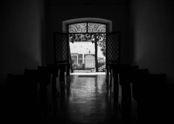 Vista Calle Desde Interior Una Iglesia Tequisquiapan México — Foto de Stock