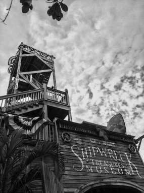 Key West, Florida / ABD - Key West Batık Müzesi, Florida Keys 'teki 400 yıllık gemi enkazının hikayesini anlatmak için aktörler, filmler ve gerçek eserleri birleştiriyor..