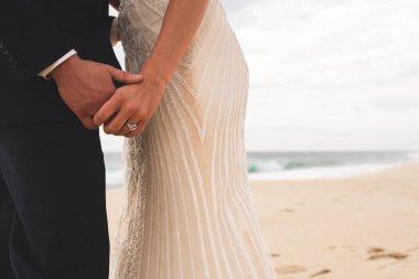 Gelin ve damat sahilde, Düğün Töreni