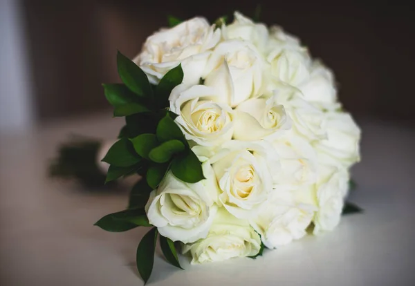 Bouquet Sposa Fiori Rose Bianche — Foto Stock