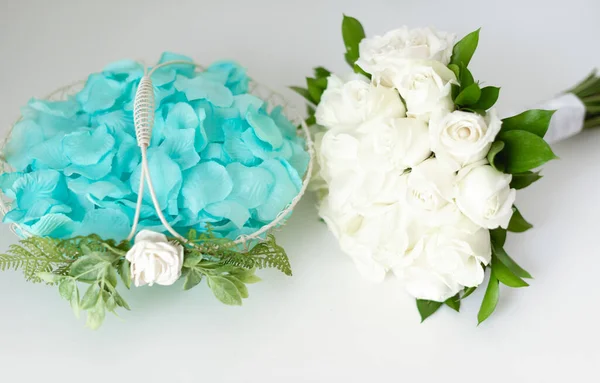 Flores Buquê Casamento Pétalas Azuis Cesta — Fotografia de Stock