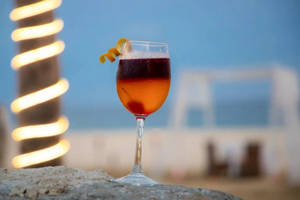 Kirsche Orangefarbener Tropischer Cocktail Strand Hintergrund — Stockfoto