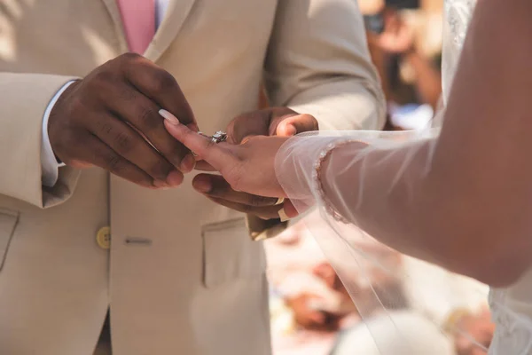 Наречений Наречена Одружуються Кільцями Весільній Церемонії — стокове фото