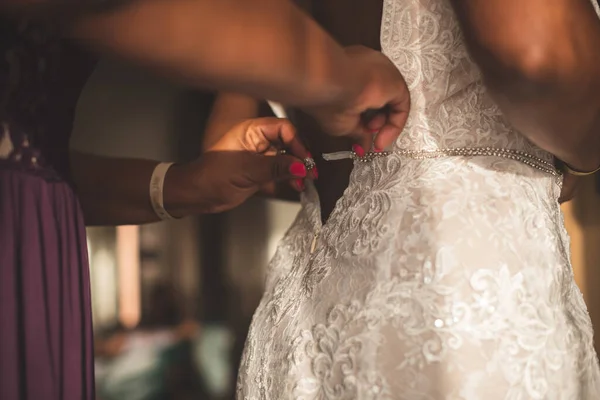Bride Getting Dressed Help — Stock Photo, Image
