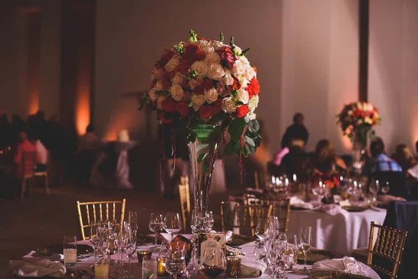 Bruiloft Boeket Bloemen Tafel Restaurant — Stockfoto