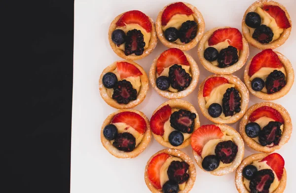 Catering Food Table Sweet Dessert Cakes Red Berries — Stock Photo, Image