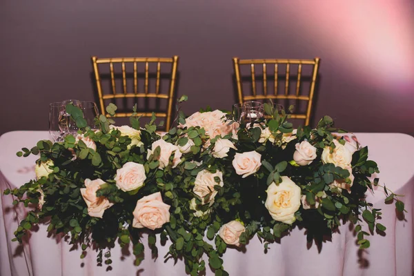 Flores Buquê Casamento Mesa Cadeiras — Fotografia de Stock