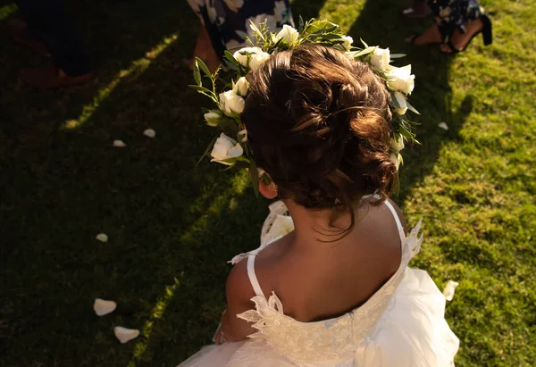 Düğün Törenlerinde Çiçekçi Kızların Çiçek Yaprakları Saçmasıyla Karşılaştırılabilecek Bir Rol — Stok fotoğraf
