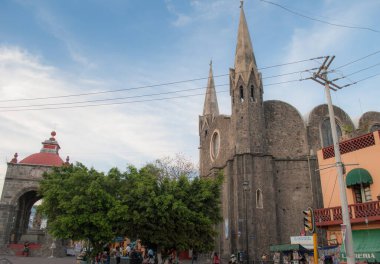 Cuernavaca, sıcak, istikrarlı iklimi ve bol bitki örtüsü Morelos / Meksika sayesinde Meksiko ve yabancı ziyaretçiler için uzun zamandır favori bir kaçış noktası olmuştur.