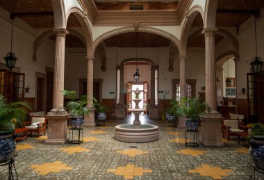 Lagos de Moreno, Jalisco, Meksika, Tarih Merkezi mimarisi, fıskiyeli iç bahçe 