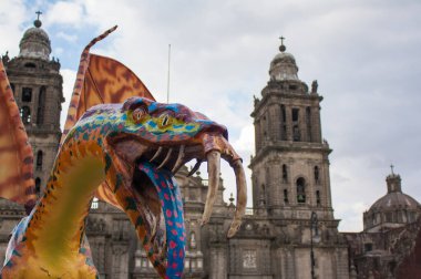 CDMX Meksika 2017 Alebrijler Meksika kültürünün önemli bir parçası olan fantastik yaratıkların parlak renkli halk sanatı heykelleridir.