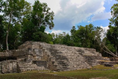 Quintana Roo, Yucatan Yarımadası, Meksika ve Piramitlerdeki Dzibanche kalıntıları