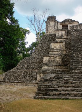 Quintana Roo, Yucatan Yarımadası, Meksika ve Piramitlerdeki Dzibanche kalıntıları