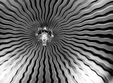 La Villa, CDMX / Meksika - La Villa 'daki bir kilisenin iç kilisesinin tavanına yakın olan soyut şekil, Guadalupe leydimizin hayaletinin görüldüğü yer.