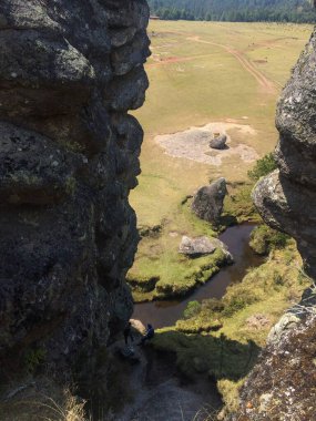 Piedras Encimadas Vadisi, Stacked Stones, Puebla 'daki turistik mekan, kaprisli şekillerde kaya oluşumları, erozyon tarafından yaratılan
