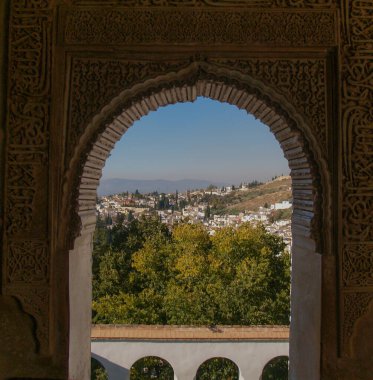 Alhambra, Endülüs - İspanya / Kasım 2010 La Alhambra, İspanya 'nın en önemli ve tanınmış İslami mimarisini sergileyen turistik merkezlerinden biri.