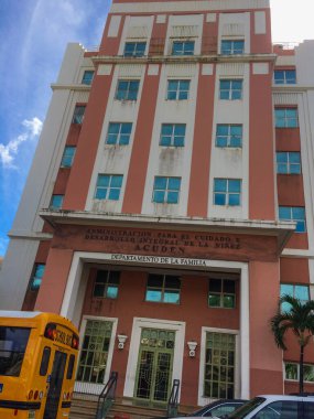 Porto Riko - 2017 San Juan, Porto Riko 'nun başkenti, Amerika' nın en eski üçüncü Avrupa başkenti, çeşitli tarihi binalar ve farklı mimari tarzlarla turizm merkezi.