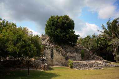 Kolombiya öncesi Maya medeniyetinin Kohunlich arkeolojik alanı, Meksika
