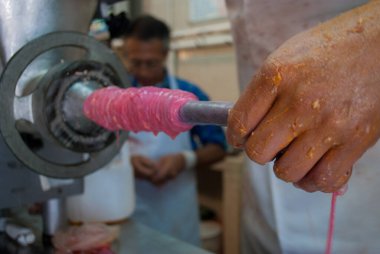 Lagos de Moreno, Jalisco / Mexico - Temmuz 2010 Domuz bağırsağı: her türlü iyileştirilmiş ve pişirilmiş sosis için kullanılan kalın bağırsağın bir parçası