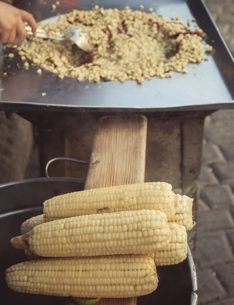 Traditionele Mexicaanse Maïsschotel Bekend Als Esquites Die Maïs Gekookt Kippenbouillon — Stockfoto